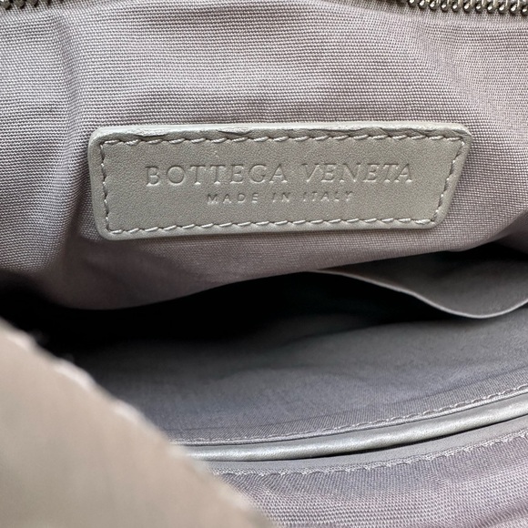 BOTTEGA VENETA Leather Intracciato Crossbody Crossbody Bag 🔥🔥🔥 - Picture 6 of 11